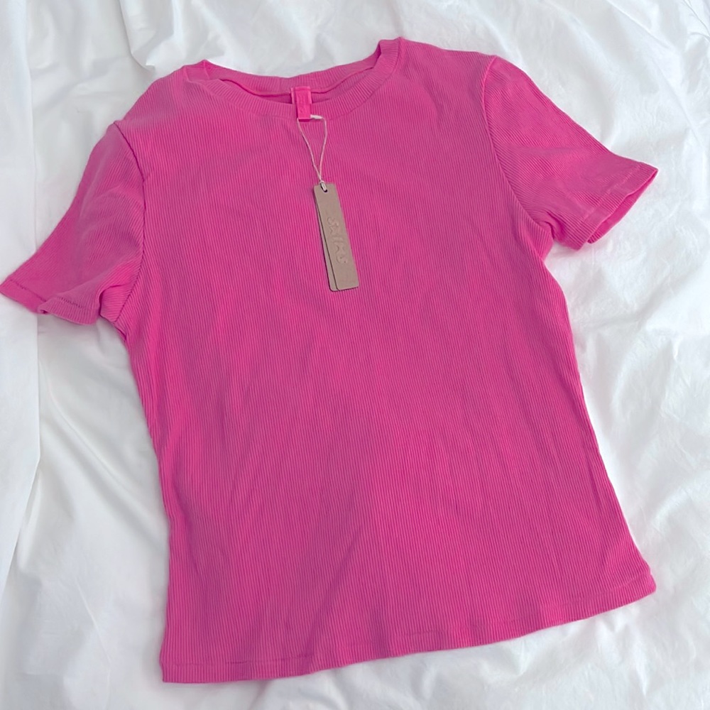 Skims Cotton Rib T Shirt size L color Pink